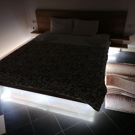 Restoran Filipovic Hotel Nova Varos Luaran gambar