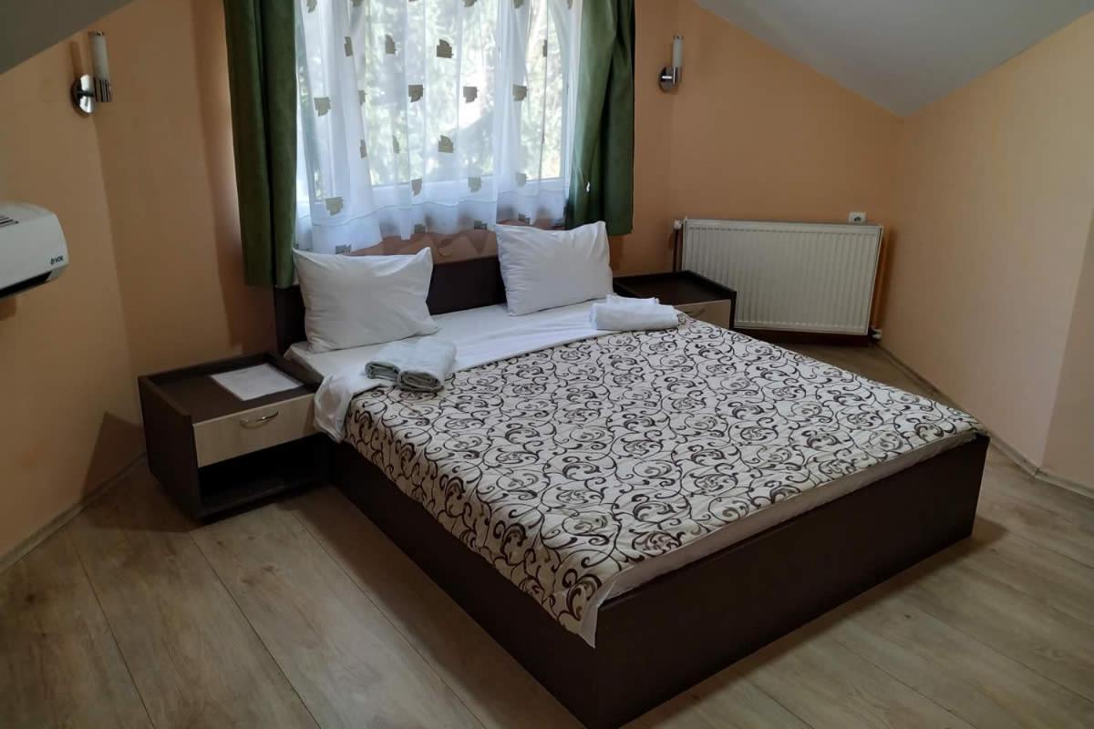 Restoran Filipovic Hotel Nova Varos Luaran gambar