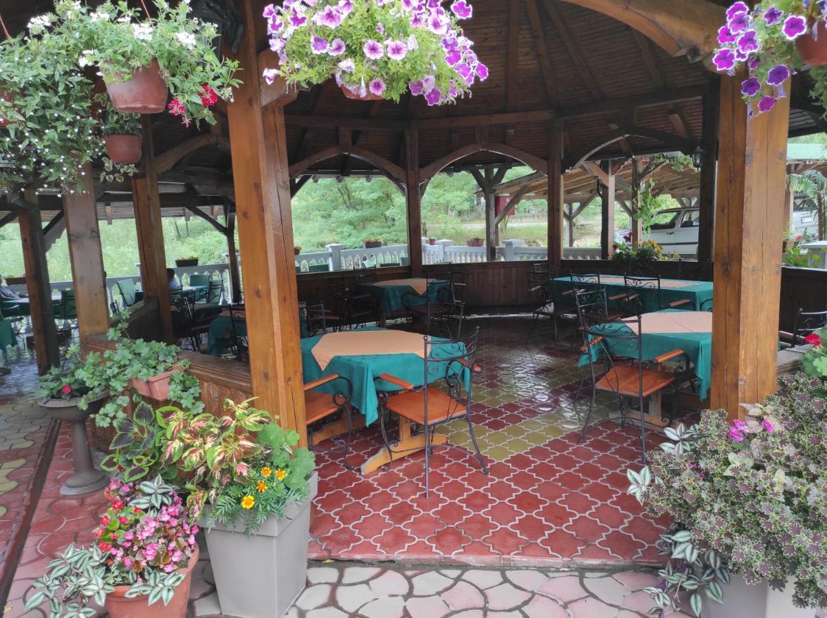 Restoran Filipovic Hotel Nova Varos Luaran gambar