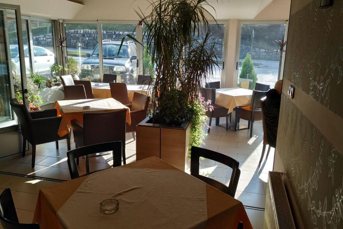 Restoran Filipovic Hotel Nova Varos Luaran gambar