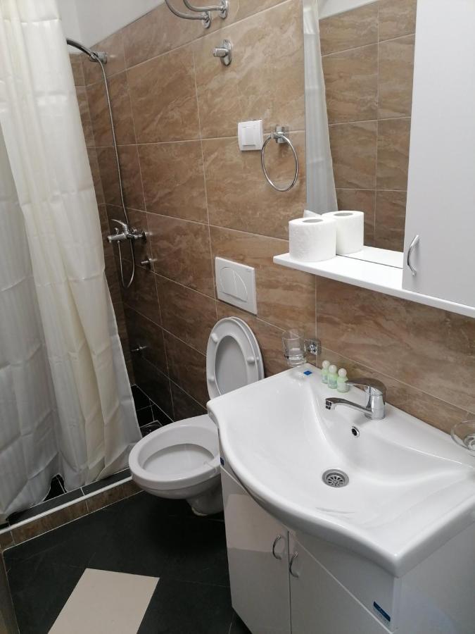 Restoran Filipovic Hotel Nova Varos Luaran gambar