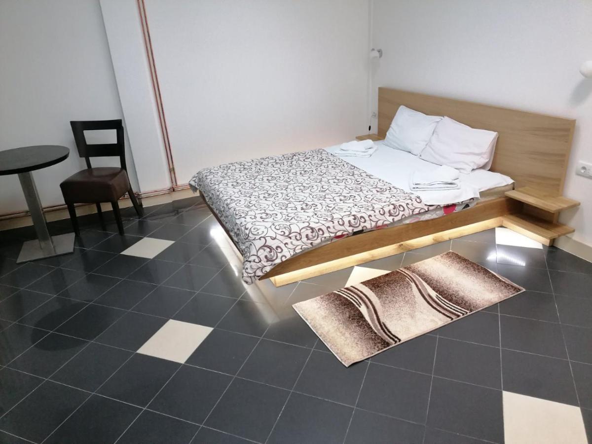 Restoran Filipovic Hotel Nova Varos Luaran gambar