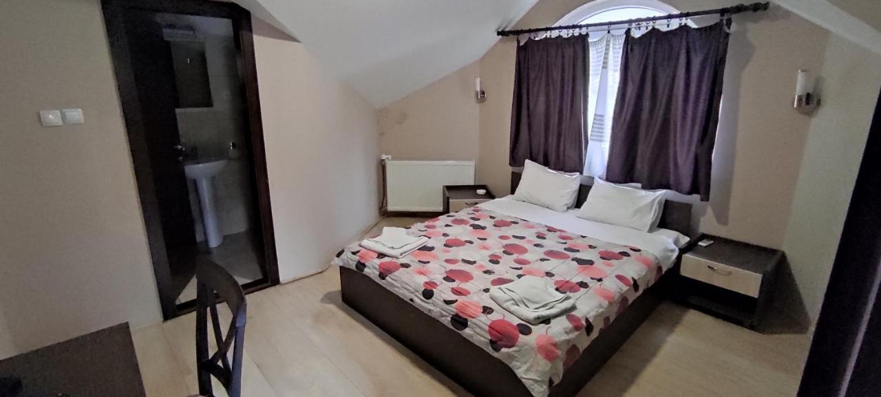 Restoran Filipovic Hotel Nova Varos Luaran gambar